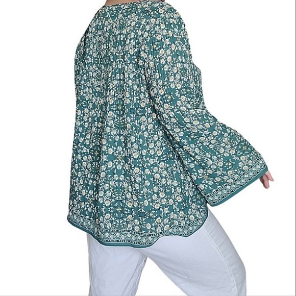 Max Studio Pleated Floral Top Size Medium - Picture 5 of 13